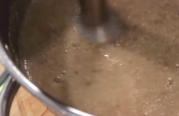 пасирайте супата през блендер